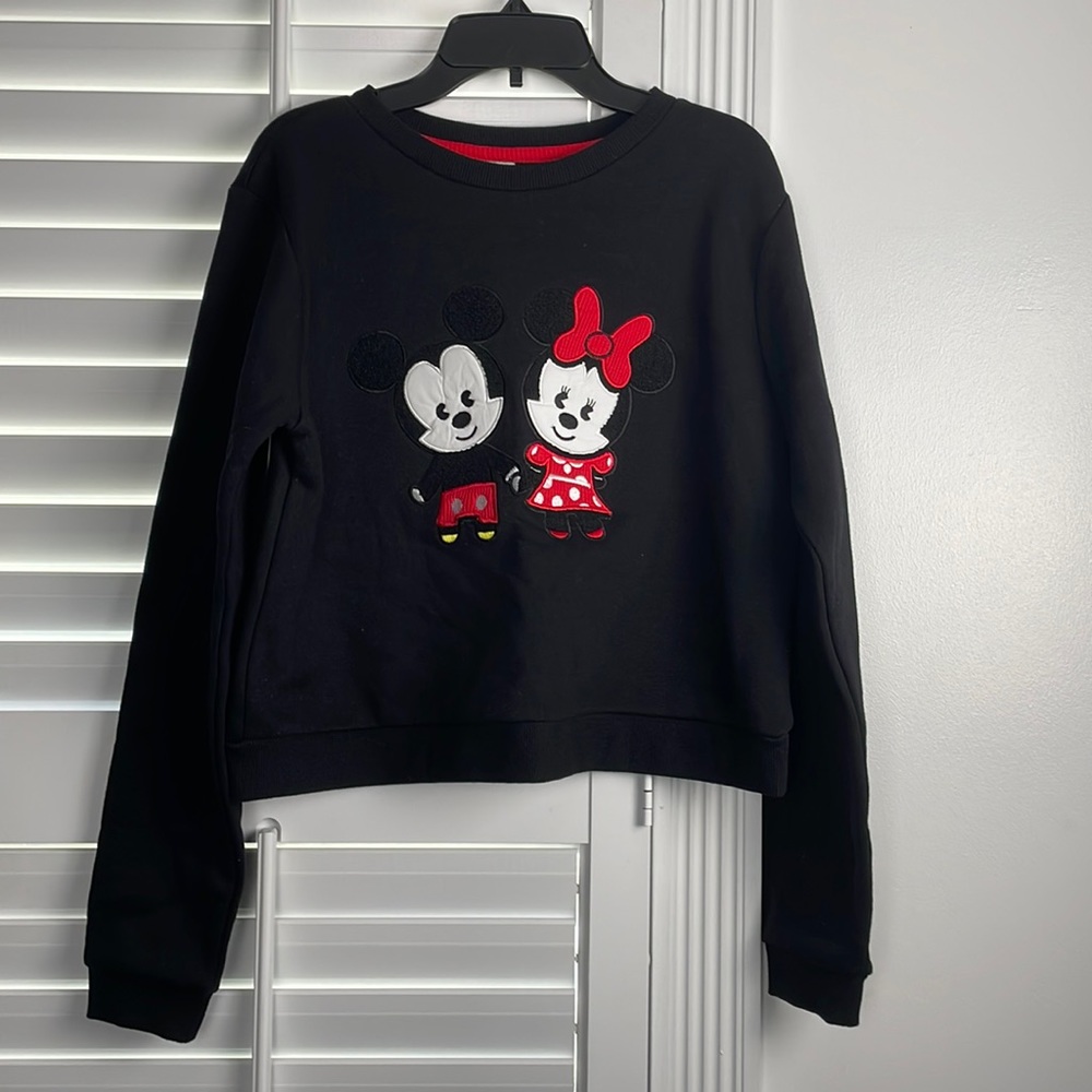 Junior’s Disney Minnie and Mickey Cropped Sweatshirt